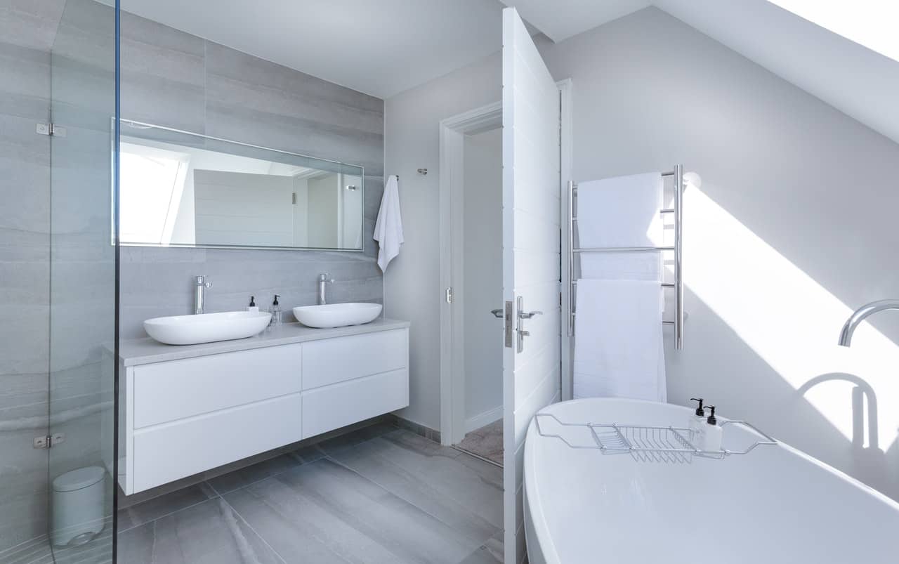how to renovate a bathroom - maxis services